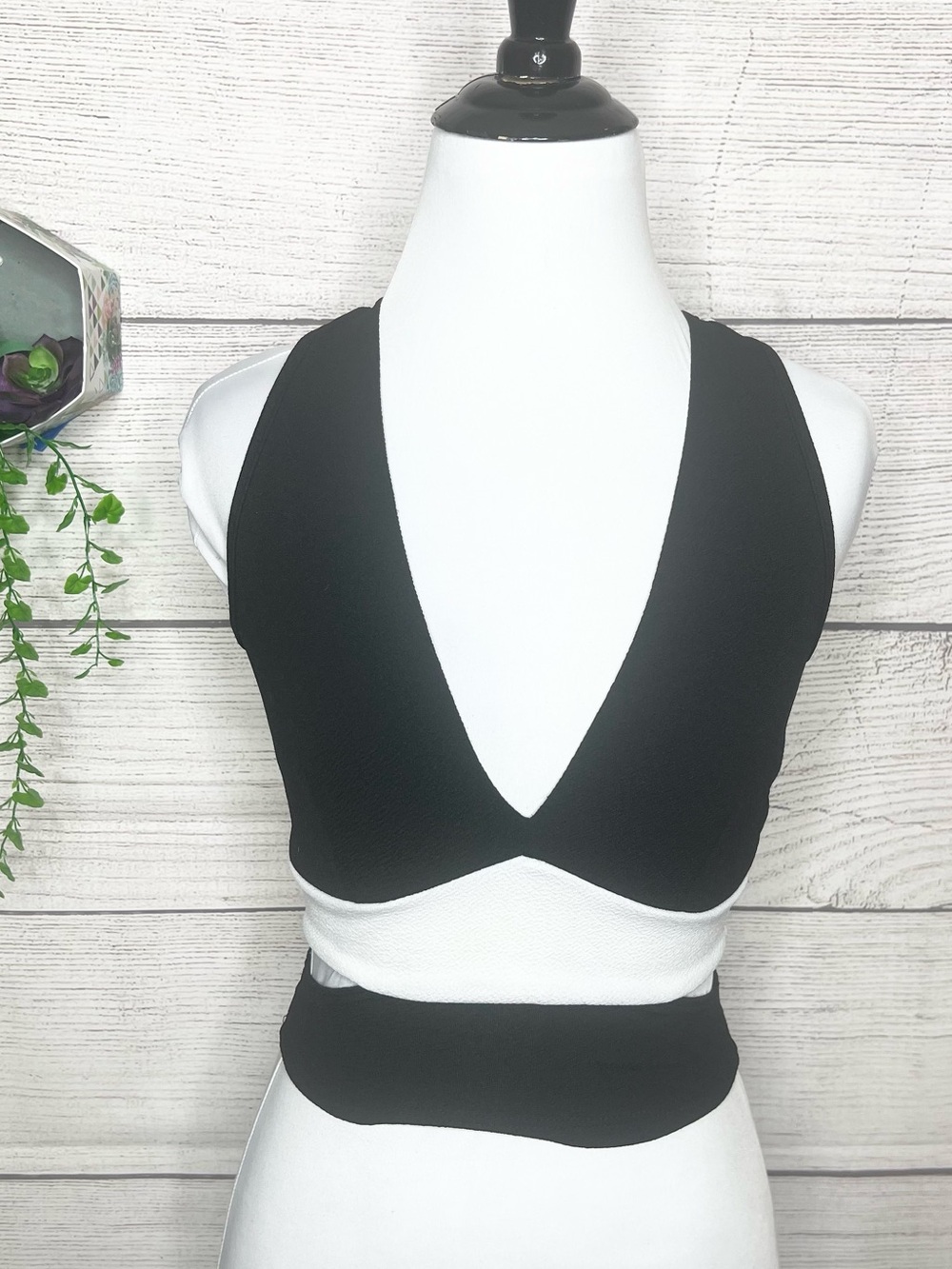 Vintage Y2K Black & White Sleeveless Cutout Crop Top Size XS
